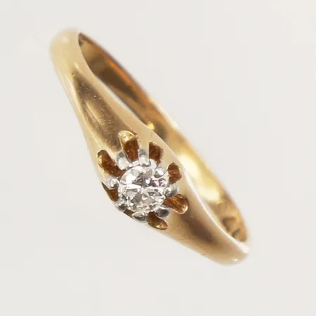 Ring med diamant ca 0,10ct, stl 17, bredd 1,8-4,7mm, 18K Vikt: 2,4 g