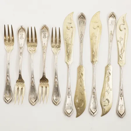 Fem knivar och fem gafflar, monogramgravyr, ca 10,5-14,5cm, Tyskland, 800/1000 silver Vikt: 153,5 g