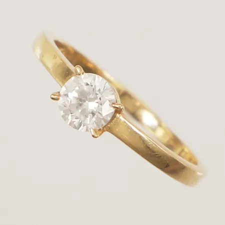 Ring med vit sten, stl 17, bredd 5mm, 18K Vikt: 2 g