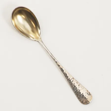 Sked med hamrad dekor, förgyllt blad, ca 11,5cm, importstämplad, gravyr, 830/1000 silver Vikt: 11,2 g