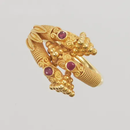 Ring, rubiner 3x ca 0,05ct, Ø17½, bredd:18mm, 22K 12,1g.