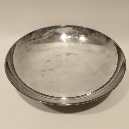 Fat på fot, Ø26cm, gravyr, silver Vikt: 580,8 g