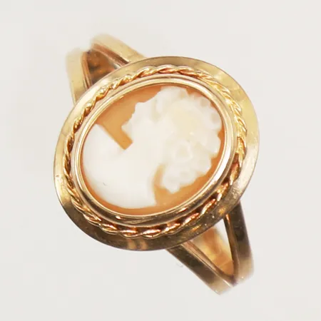 Ring med camé, stl 16, bredd 2-12,9mm, skev i skena, 18K Vikt: 2 g