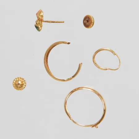 Diverse guld, defekta, 18K Vikt: 1,1 g