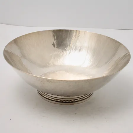 Skål i silver, 6cm hög, bredd 16,5cm, 830/1000, personlig gravyr, tillverkad av E Löfman, Mena, år 1988, vikt 291,26g.