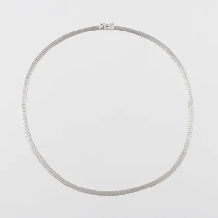 Collier Silver,längd ca 44 cm,bredd 3.8 mm. Vikt: 17,3 g