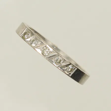 Ring vitguld med 5 diamanter 0,012ct totalt enl gravyr, stl 17, bredd 3mm, 18K Vikt: 3 g