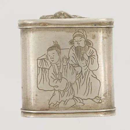 Dosa, höjd ca 34mm, asiatiskt motiv, vitmetall.