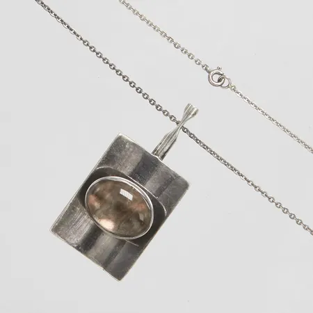 Collier med hänge sten, längd ca 56cm, bredd 1,5-54mm, S.P.Norman, år 1964, 925/1000 silver Vikt: 27,2 g