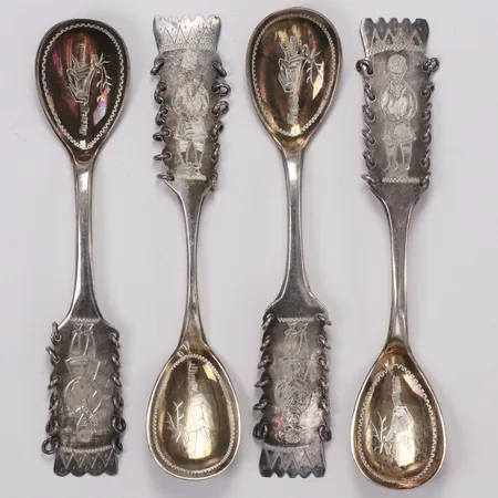 Fyra kaffeskedar samisk motiv, längd 12cm, delvis förgylld, Stenberg & Nyström, år 1948, silver 830/1000 Vikt: 42,4 g