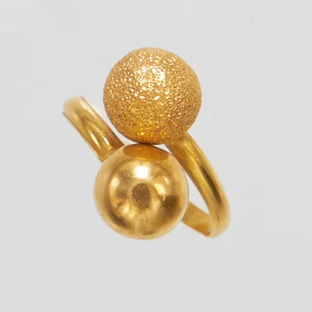 Ring med kulor, reglerbar storlek, bredd 2-12mm, bucklig, skev, 21K Vikt: 4,7 g