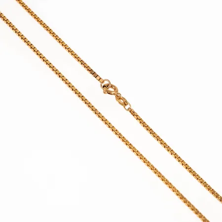 Kedja Venezia i 18K guld. Den är 43 cm lång, 1,4 mm bred och väger 7,0g. Fint skick. Springring.