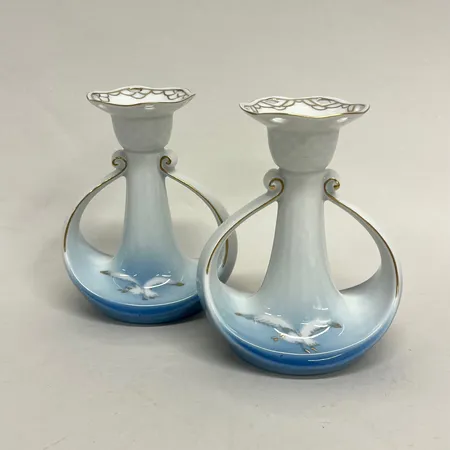 Ett par ljusstakar, Bing & Gröndal, Blå Måsen, porslin, nr 503, andra sortering, höjd 13cm Skickas med paket.
