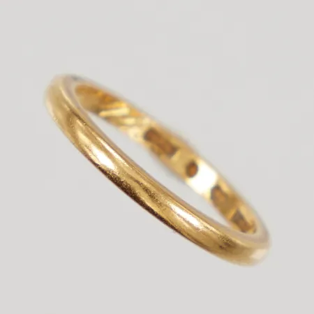 Slät ring med gravyr stl 16½, bredd 2,2mm, 23K,  Vikt: 3,4 g