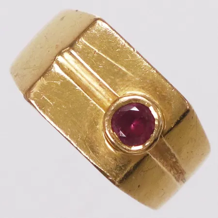 Klackring med lila sten, stl 19, bredd 5,3-11mm, skev skena, 21K Vikt: 11 g