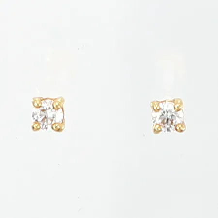 Ett par örhängen med vita stenar Ø4mm, förgyllt silver 925/1000 Vikt: 0,6 g