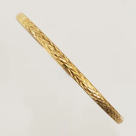 Armring med mönsterdekor, Ø ca 60mm, bredd 3,6mm, bucklig, 22K Vikt: 9,7 g