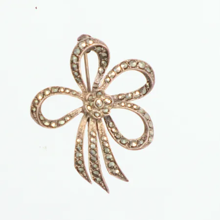 Brosch med markasiter längd 4cm, bredd 31,5mm, silver 800/1000 Vikt: 6,5 g