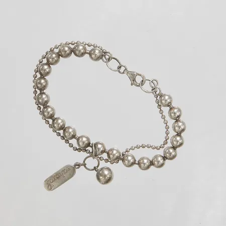 Armband med tvåradig kullänk samt berlock, längd ca 18cm, bredd 7,5-30mm, Sahara, 925/1000 silver Vikt: 23,4 g