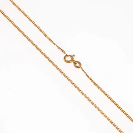 Kedja Pansar i 18K guld. Det är 45 cm långt, 1,4 mm brett och väger 3,6g. Springring. 