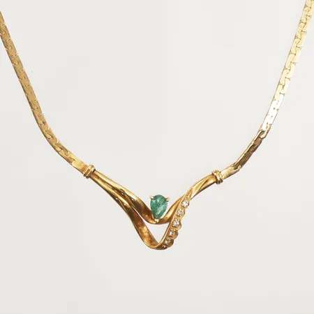 Collier med diamanter 5x ca 0,01ct och grön sten möjligen smaragd, längd 42cm, bredd 2-12mm, 18K  Vikt: 10,3 g