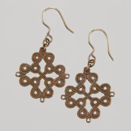 Ett par örhängen Kalevala Koru Finland, Kareliska flätade bronsörhängen, ca 24x42mm, troligen 1970tal