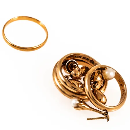 Diverse defekt / graverat guld. 26,6g i 18K och 2,5g i 20K. 