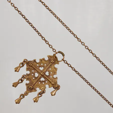 Halsband Tiuku Kalevala Koru Finland, design Germund Paaer, hängen ca 60 x 98mm, kedjan ca 68cm bredd ca 3,8mm, brons, troligen 1970tal