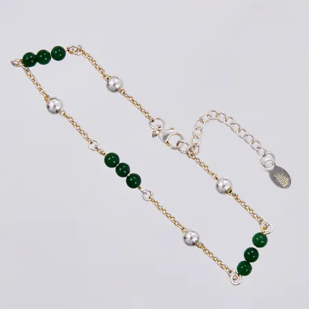 Armband med gröna sten längd: ca 16-19cm bredd: ca 1,5-4mm, delvis förgylld, 925/1000 silver  Vikt: 2,5 g