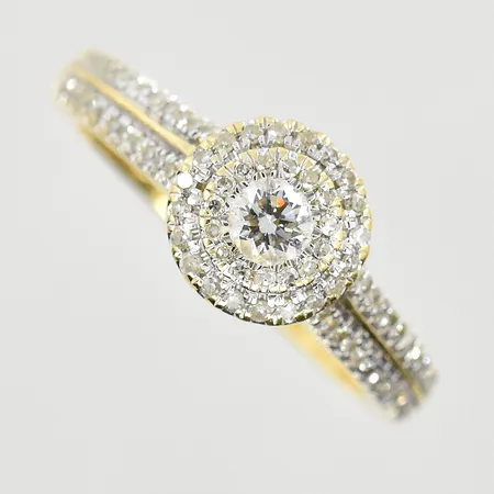 Ring med diamanter ca 0,50ctv, GHA, stl 16½, bredd 2-8 mm, gravyr, 18K. Vikt: 4 g