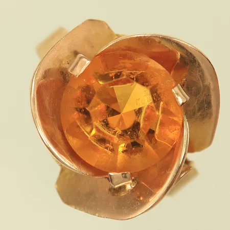 Ring med orange sten stl 17¾ bredd 2,3-18mm 14K bruttovikt 3,3g