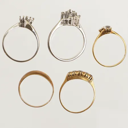 Fem ringar, defekta, stenar saknas, 18K Vikt: 14 g