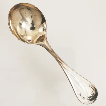 Sked Min första sked, längd 14,5cm, MEMA 1995, repig, 830/1000 silver  Vikt: 40,7 g