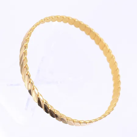 Armring Ø60mm bredd 6mm, ojämn, ostämplad, 22K  Vikt: 25,4 g