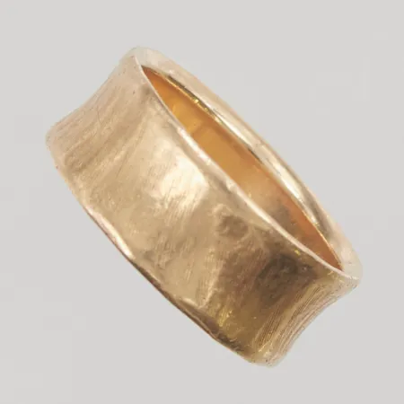 Ring Ø17, bredd:8mm, satinerad yta, 14K 5,5g.