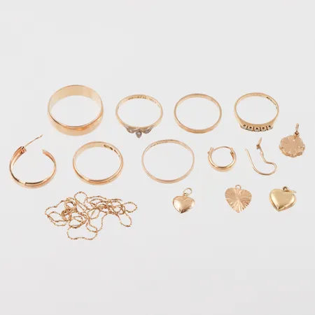 Diverse guld defekt och graverat 18k. Vikt: 19,3 g