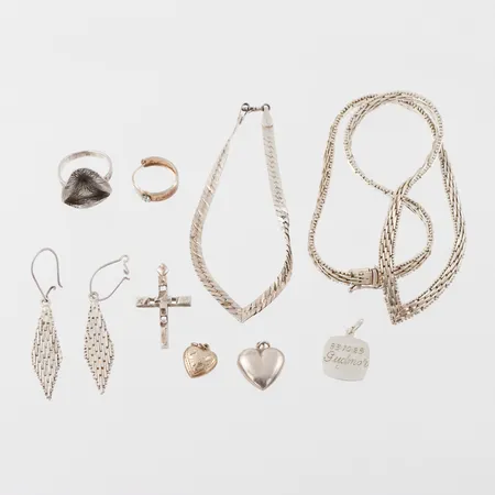 Diverse silversmycken 830/1000,några defekta. Vikt: 43 g