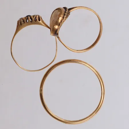 3 Ringar, defekt, med stenar, 18K Vikt: 7,8 g