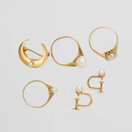 Diverse guld, gravyrer, defekta, 18K, bruttovikt: 8,8g.