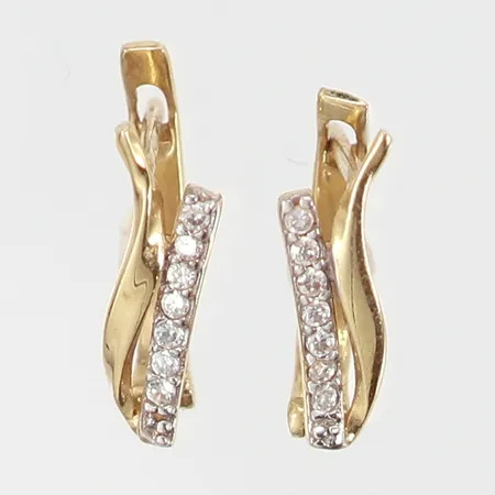 Ett par örhängen med vita stenar, 15x4mm, 14K Vikt: 2,1 g