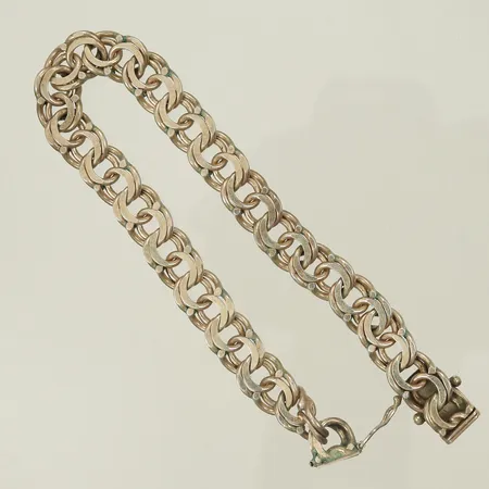 Armband Bismarck, längd 18cm, bredd 8mm, skeva länkdelar, saknar en låsåtta, Silver 925/1000, 15g Vikt: 15 g