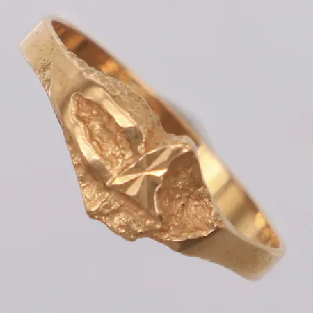 Ring, stl 17¾, bredd 2,3-7mmm, 18K Vikt: 1,7 g