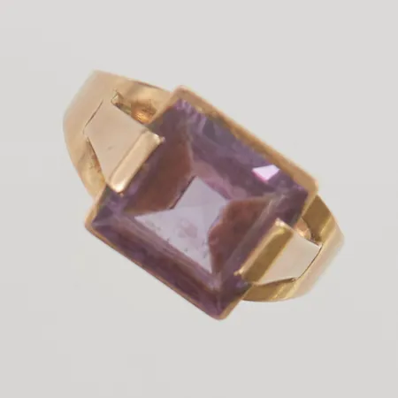 Ring, Ø18¾, bredd:11mm, lila sten, 14K 3,7g.