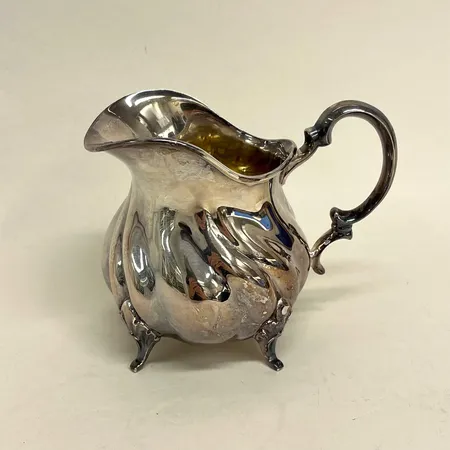 Gräddkanna, höjd 10cm, gravyr, 830/1000 silver  Vikt: 251,1 g