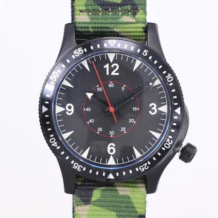 Herrur, Fältur 90, Pennan & Svärdet, quartz (går ej) troligen batteribyte, två natoband med kompass, box