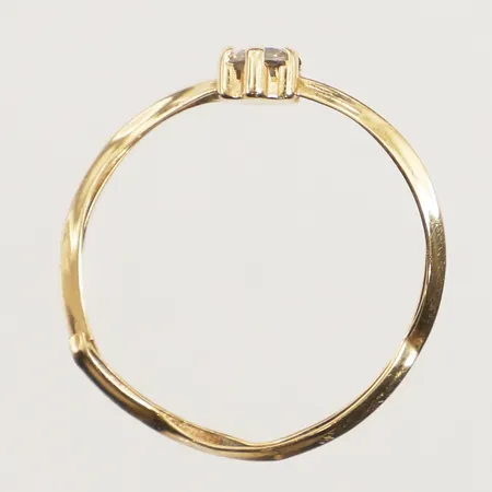 Ring med vit sten, defekt, 18K  Vikt: 0,5 g