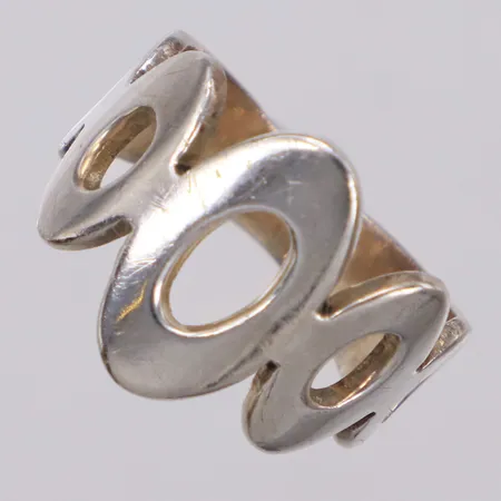 Ring, stl 18, bredd 4,6-15,6mm, silver 925/1000 Vikt: 5,8 g