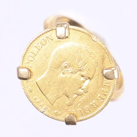 Klackring med mynt 10 Franc Napoleon III stl 18½ bredd 4-19mm, mynt i 21K, repig, 18K  Vikt: 8,2 g