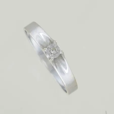 Ring med diamant 0,01ct, Ø 17½ mm, 18K  Vikt: 1,8 g