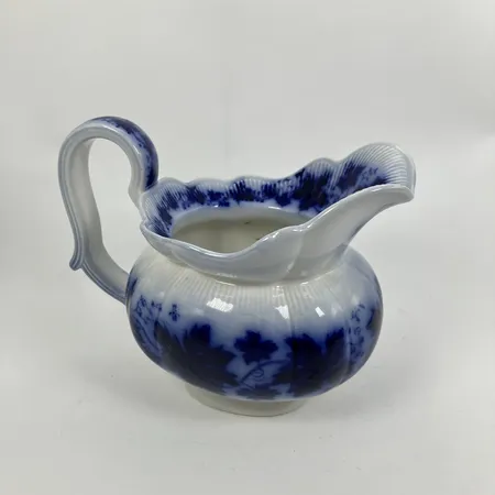 Kanna Vinranka Gefle, design Arthur Percy, höjd ca 13cm, krackelering, bruksslitage Skickas med paket.